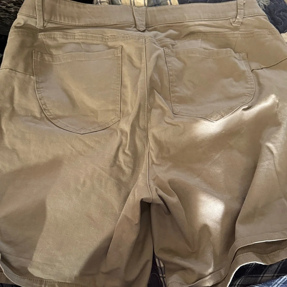 Democracy Women's Cargo Shorts in Tan - Picture 3 of 3